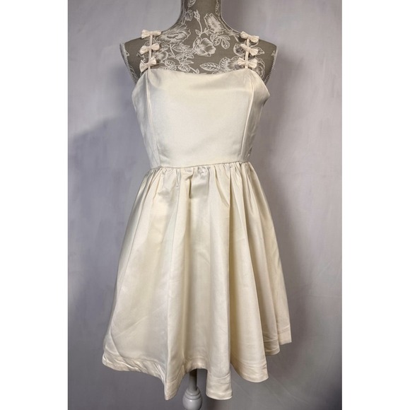 Women's Beige Color Dress With Bow On Straps Size medium - Picture 2 of 13